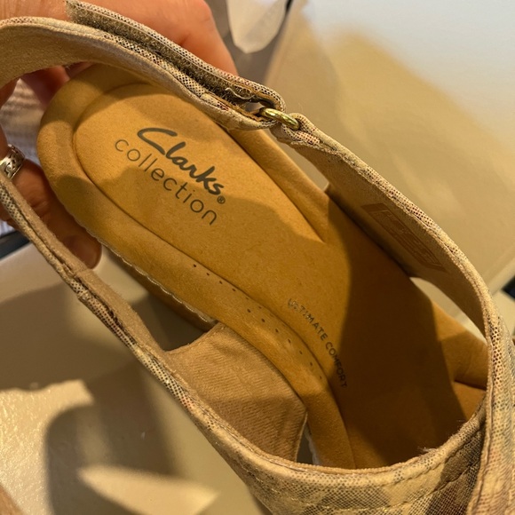 Clarks Giselle Cove Platform Open Toe Wedge Sandals Floral Slingback Sz 9 - Picture 13 of 14